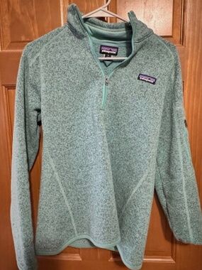 Women’s Patagonia quarter zip pullover